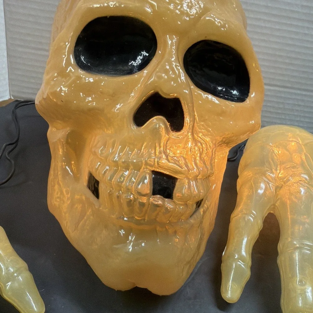 Skull Skeleton Hand Light Up Ground Breaker Halloween Decoration Scary Blow Mold